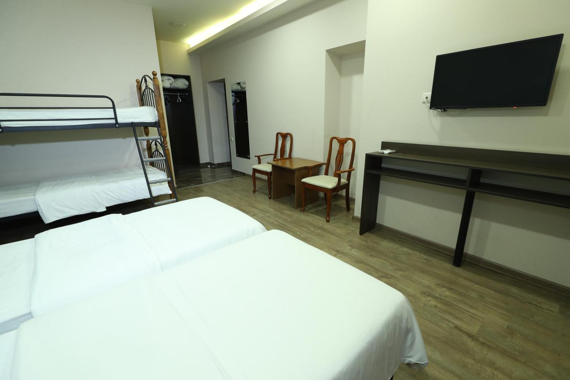 Riverside Hotel Erivan Exterior foto